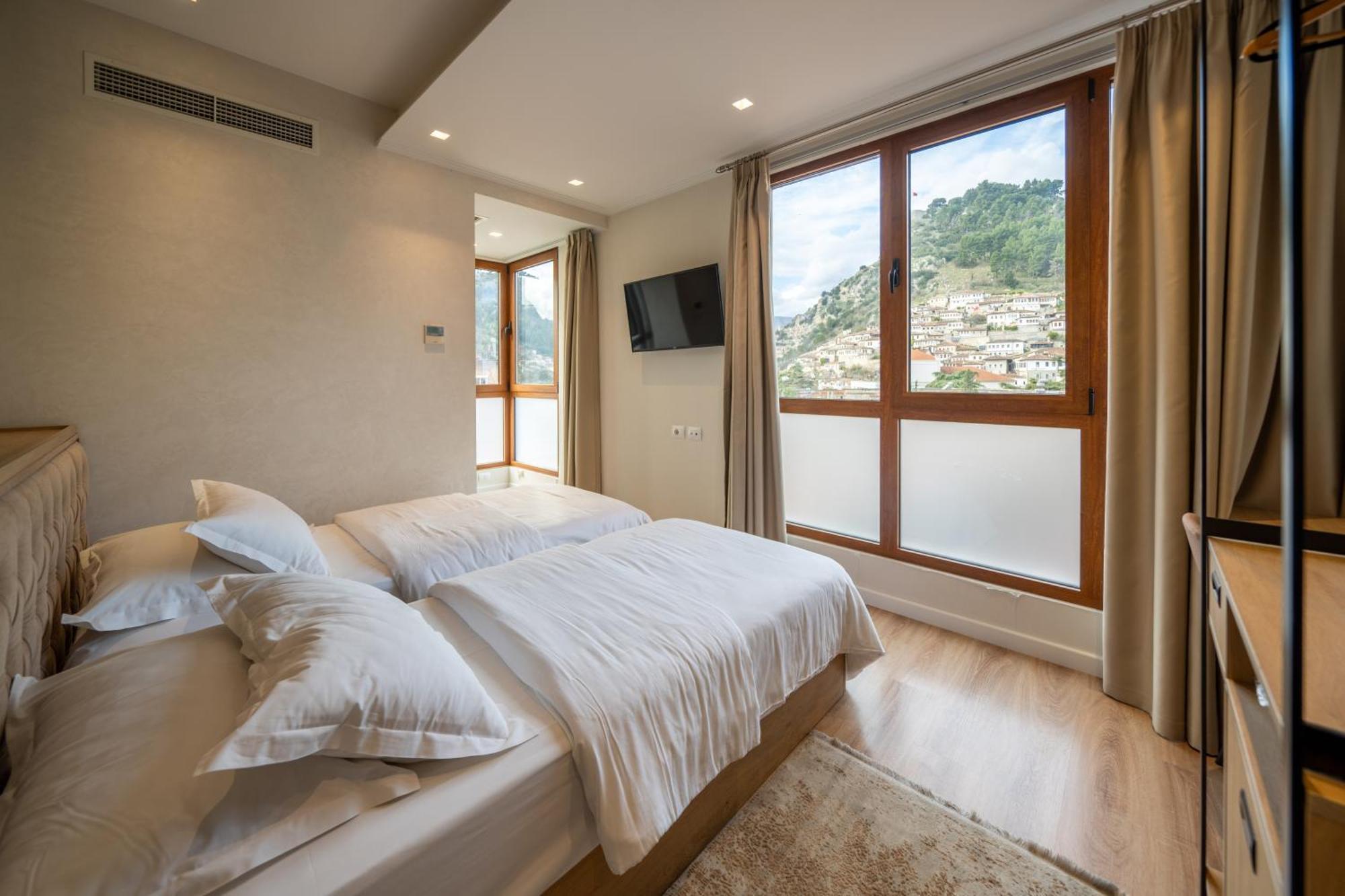Merko Hotel Berat Exterior foto